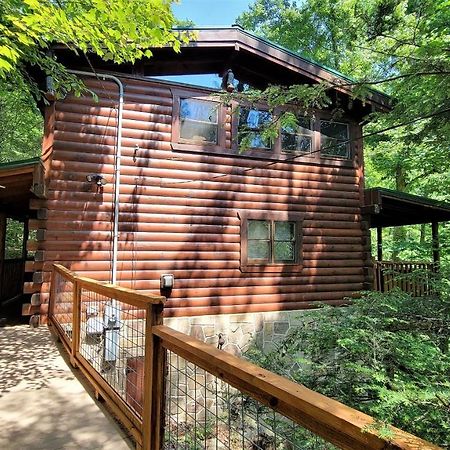 Mountain Joy -Private Treehouse Style Cabin That Sleeps 4-Free Tickets Гатлинбург Экстерьер фото