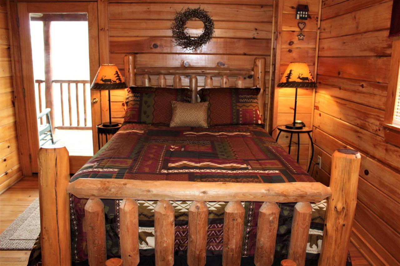 Mountain Joy -Private Treehouse Style Cabin That Sleeps 4-Free Tickets Гатлинбург Экстерьер фото