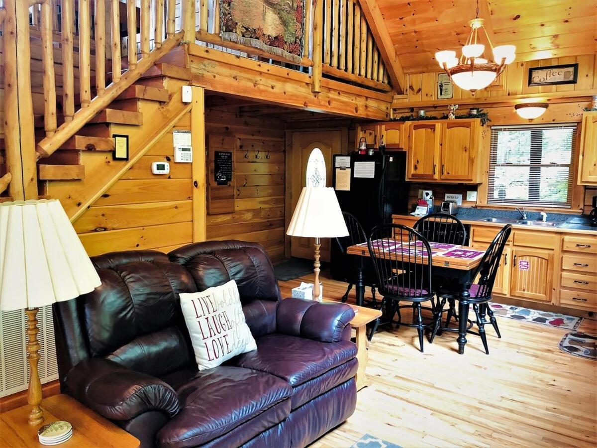 Mountain Joy -Private Treehouse Style Cabin That Sleeps 4-Free Tickets Гатлинбург Экстерьер фото