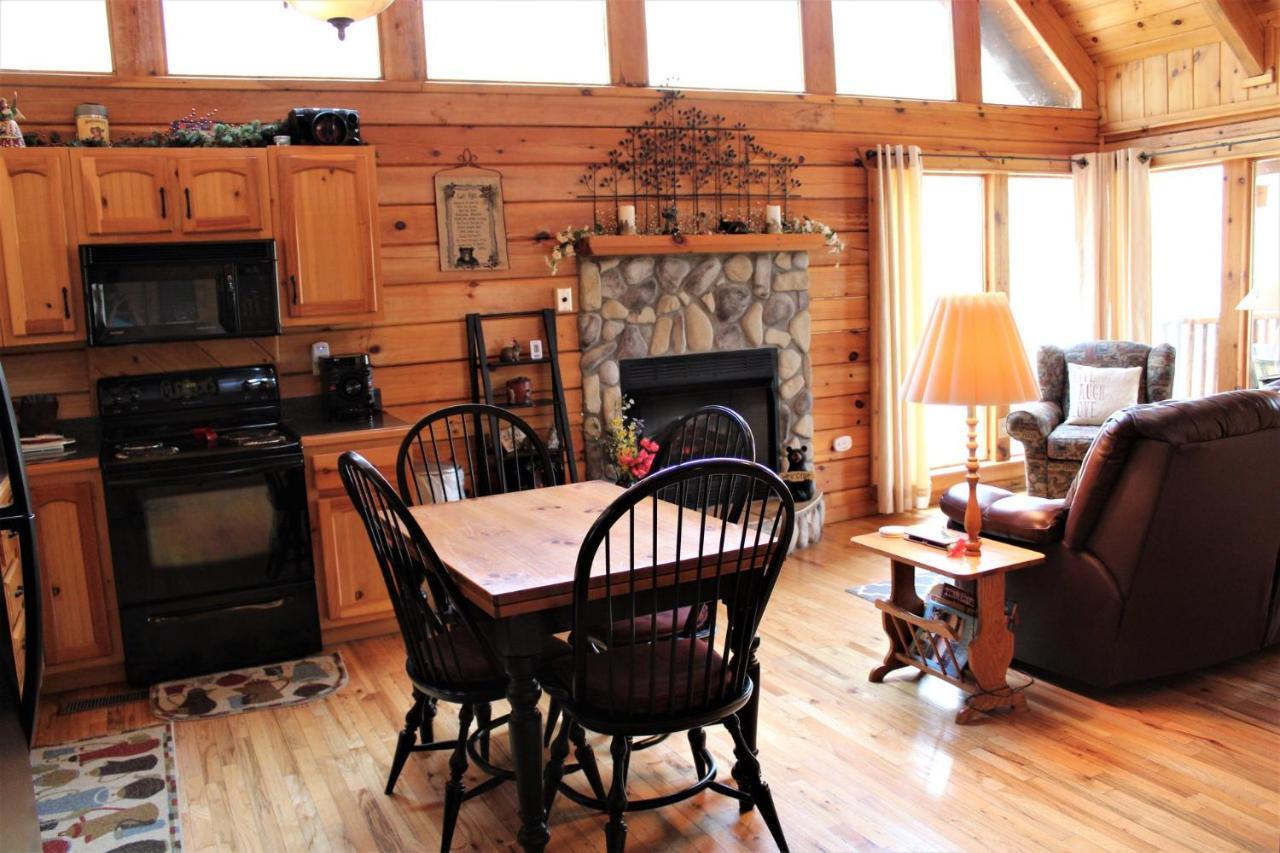 Mountain Joy -Private Treehouse Style Cabin That Sleeps 4-Free Tickets Гатлинбург Экстерьер фото
